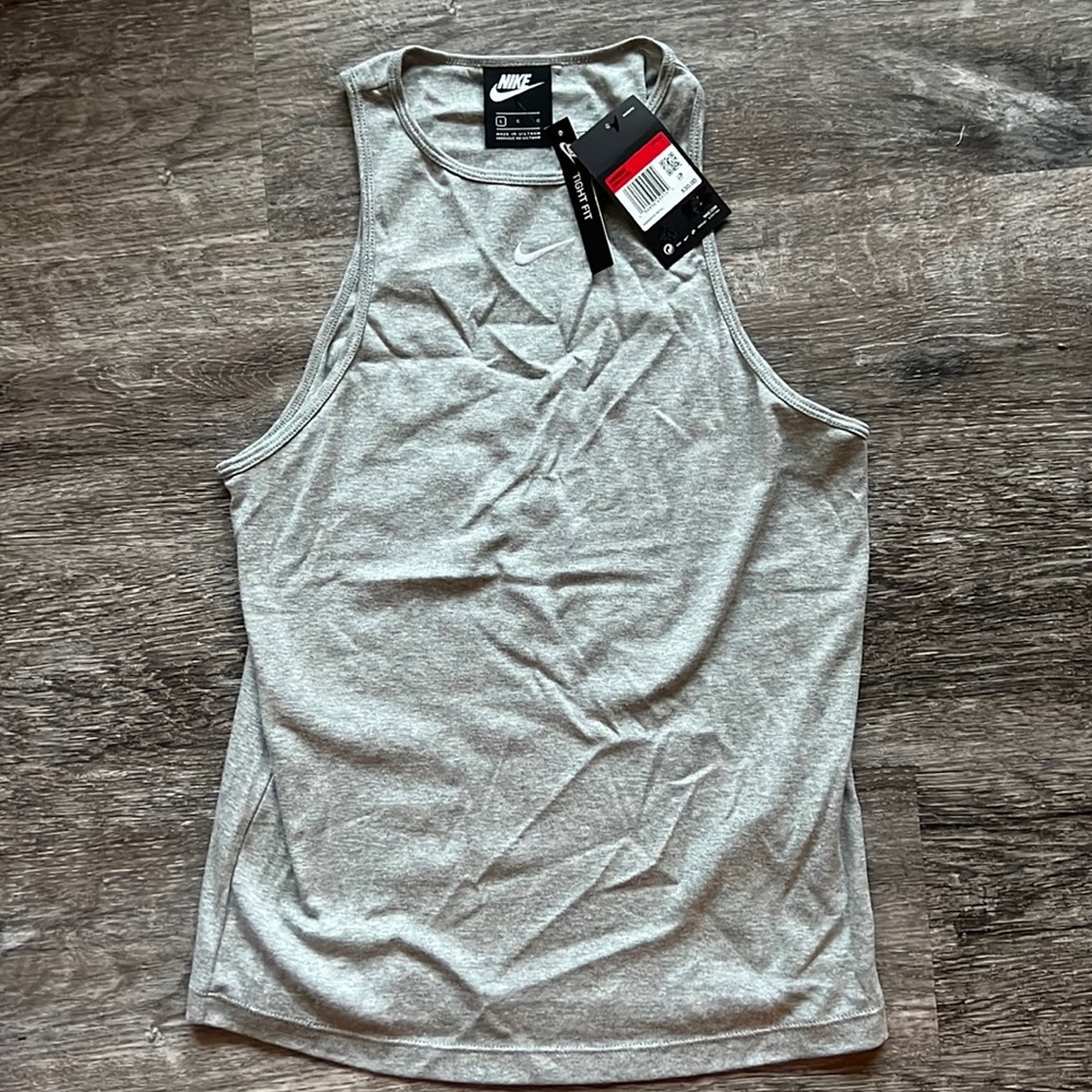 Nike Tight Fit Sleeveless Tank